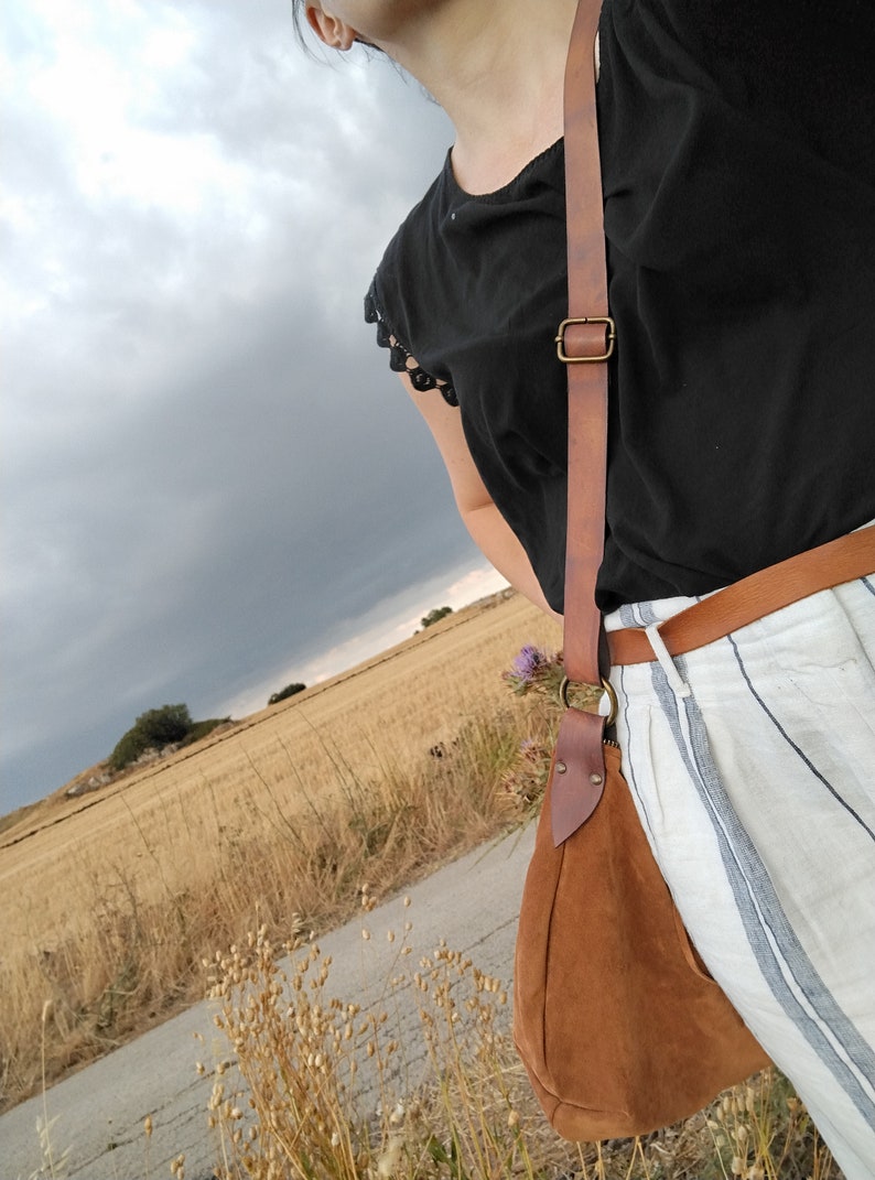 Borsa Hobo taglia larga e bassa in pelle color tabacco
