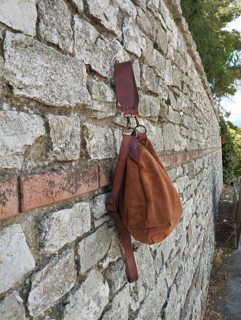 Borsa Hobo taglia larga e bassa in pelle color tabacco