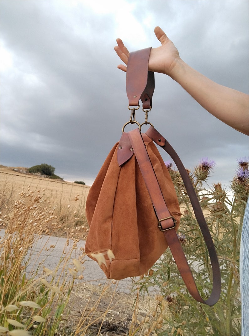 Borsa Hobo taglia larga e bassa in pelle color tabacco