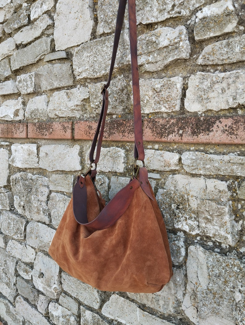 Borsa Hobo taglia larga e bassa in pelle color tabacco