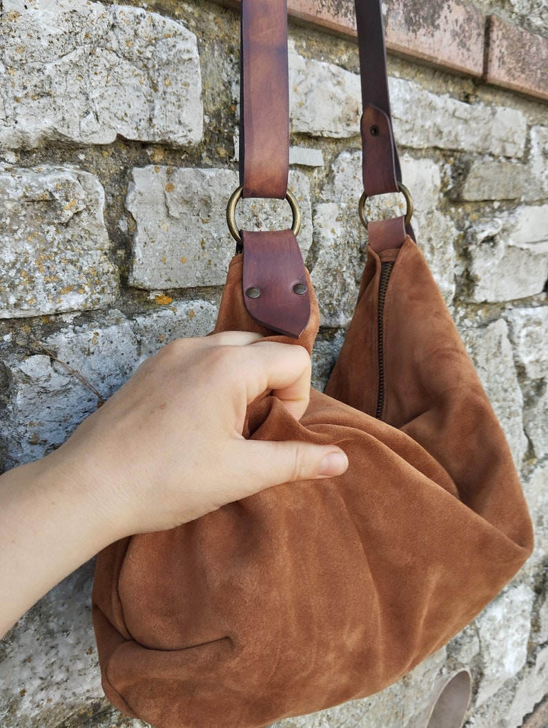 Borsa Hobo taglia larga e bassa in pelle color tabacco