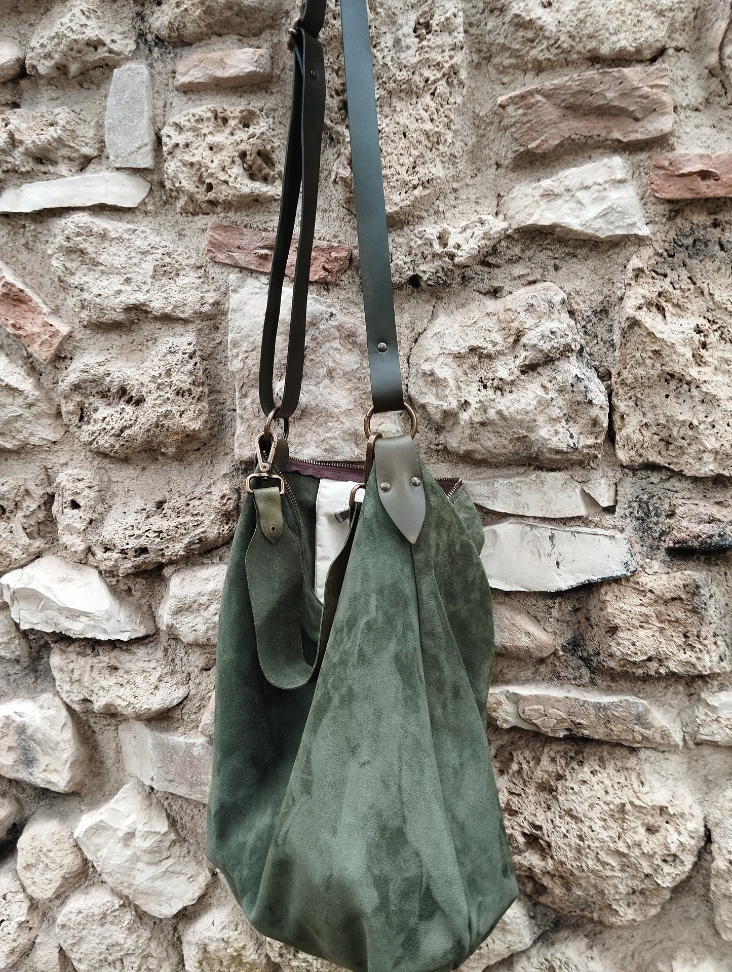 Hobo bag in pelle scamosciata colore verde bottiglia e vacchetta