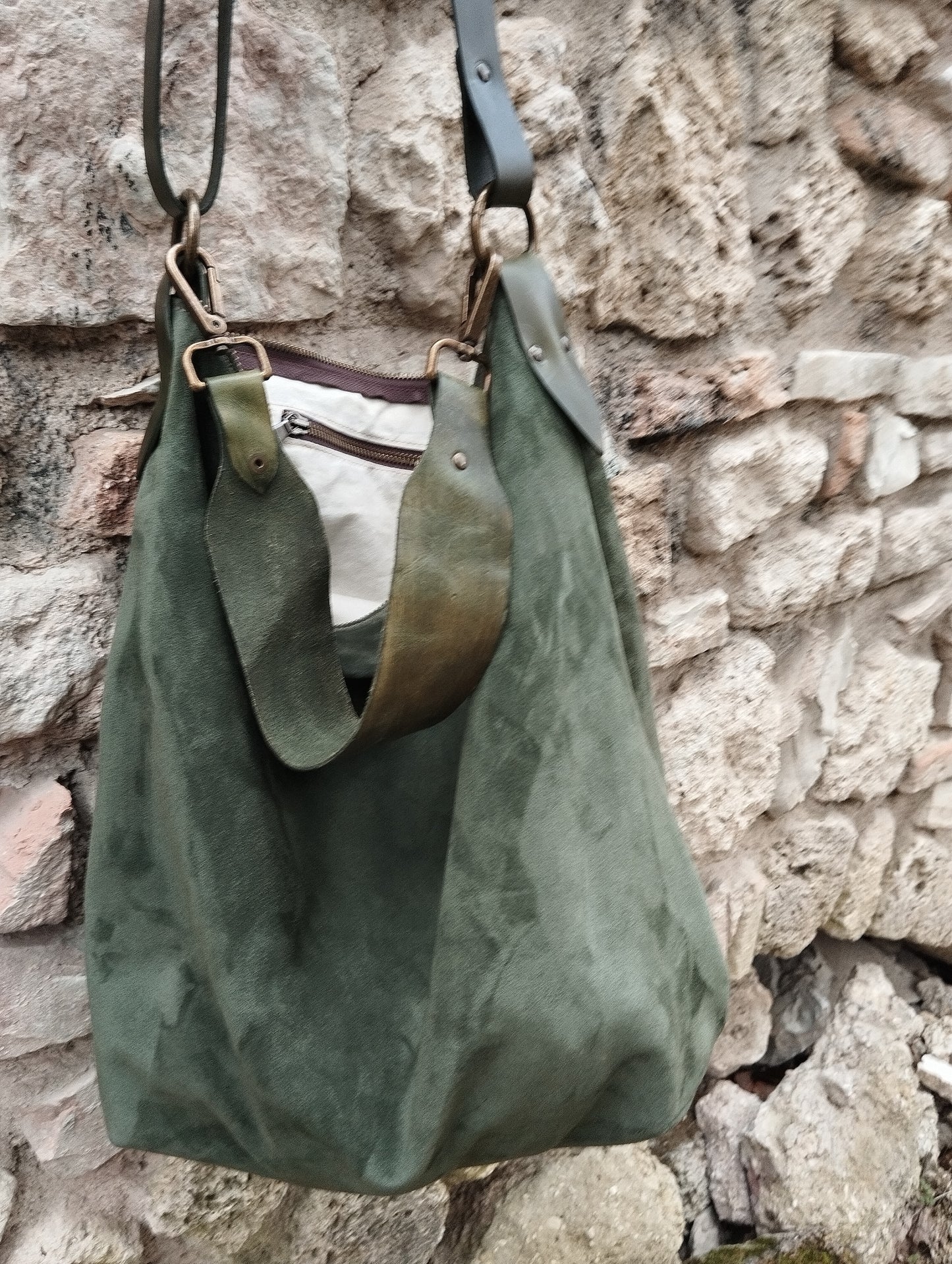 Hobo bag in pelle scamosciata colore verde bottiglia e vacchetta