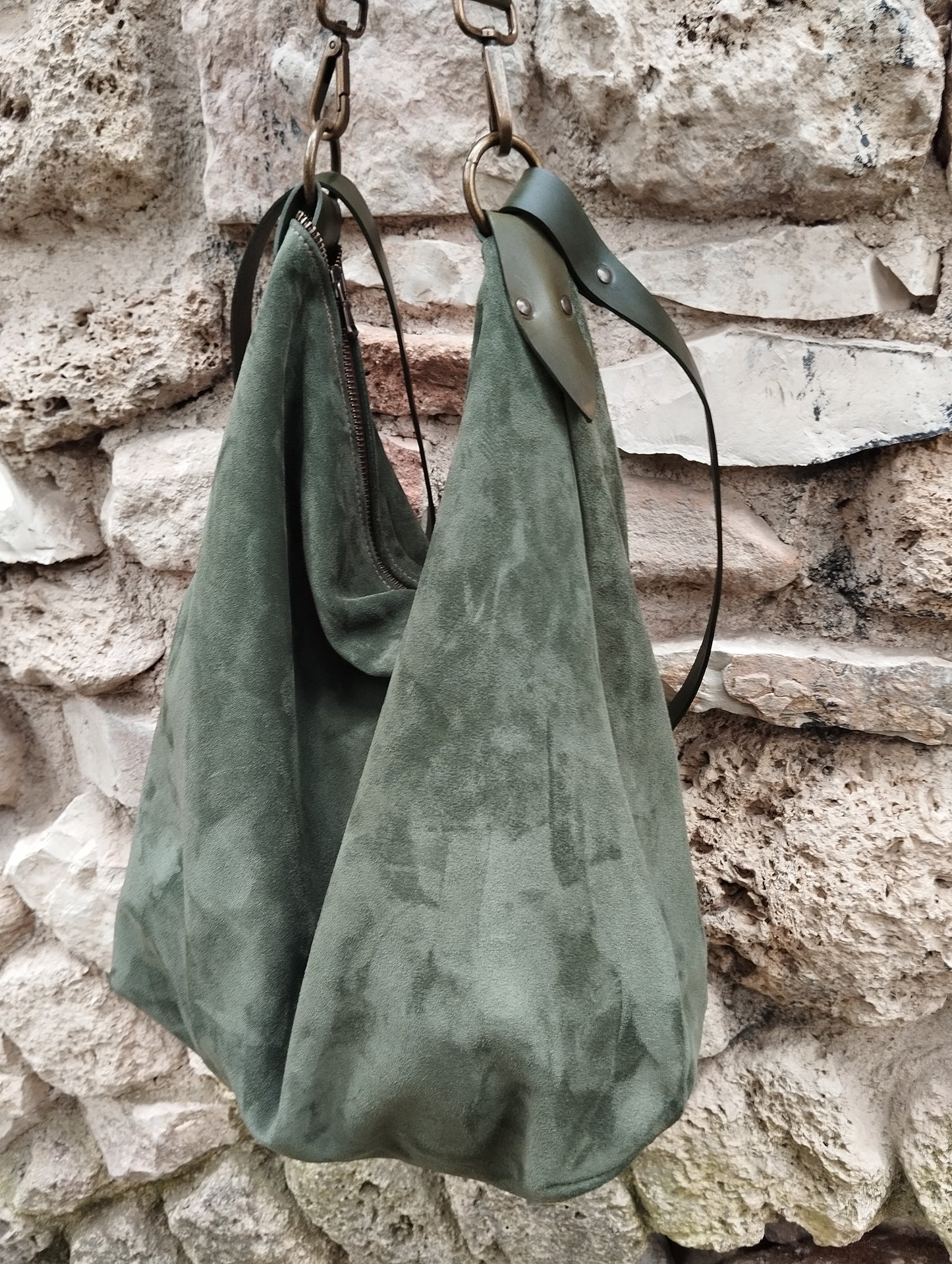 Hobo bag in pelle scamosciata colore verde bottiglia e vacchetta