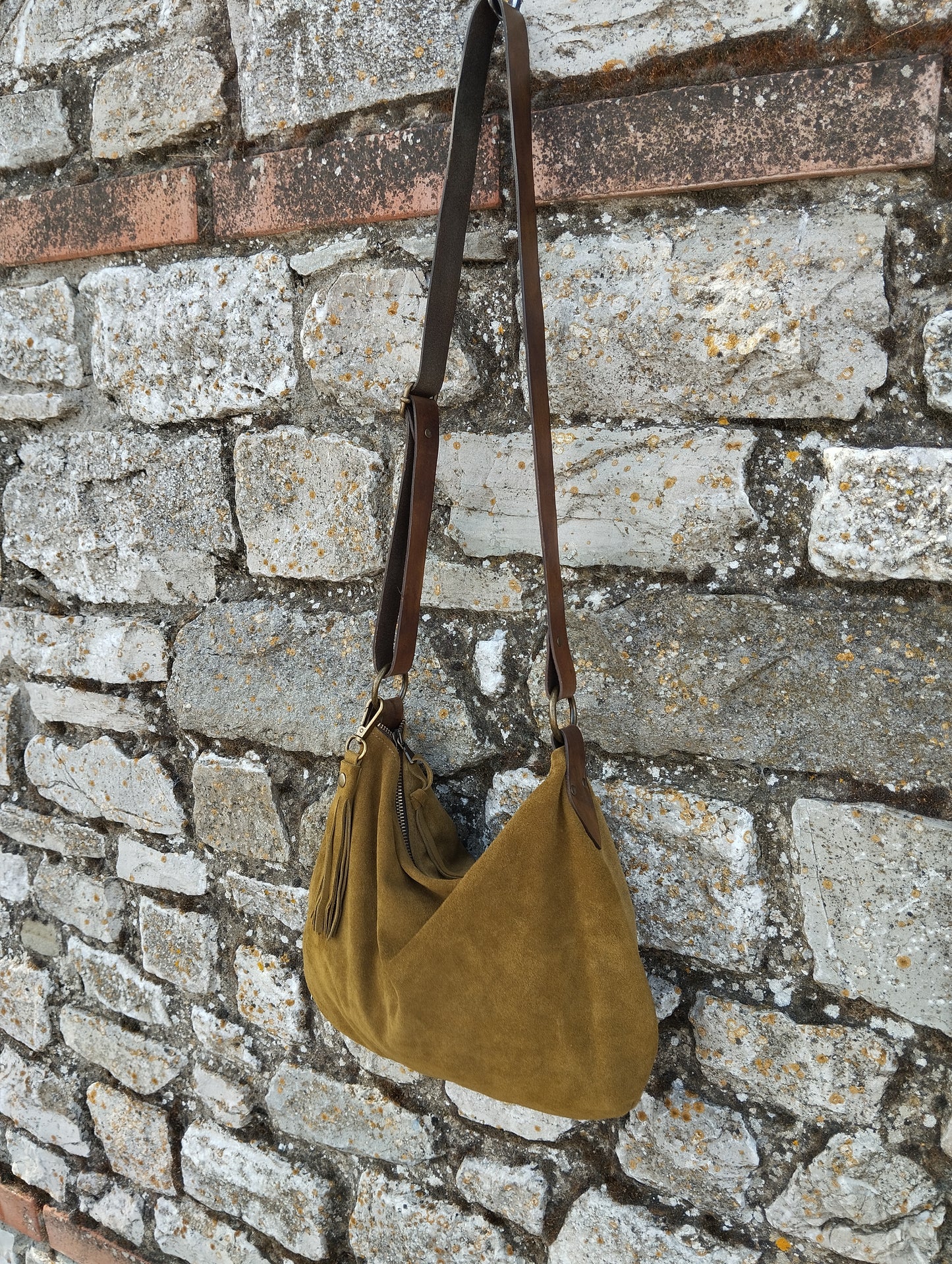 Borsa Hobo, taglia media in pelle scamosciata verde oliva