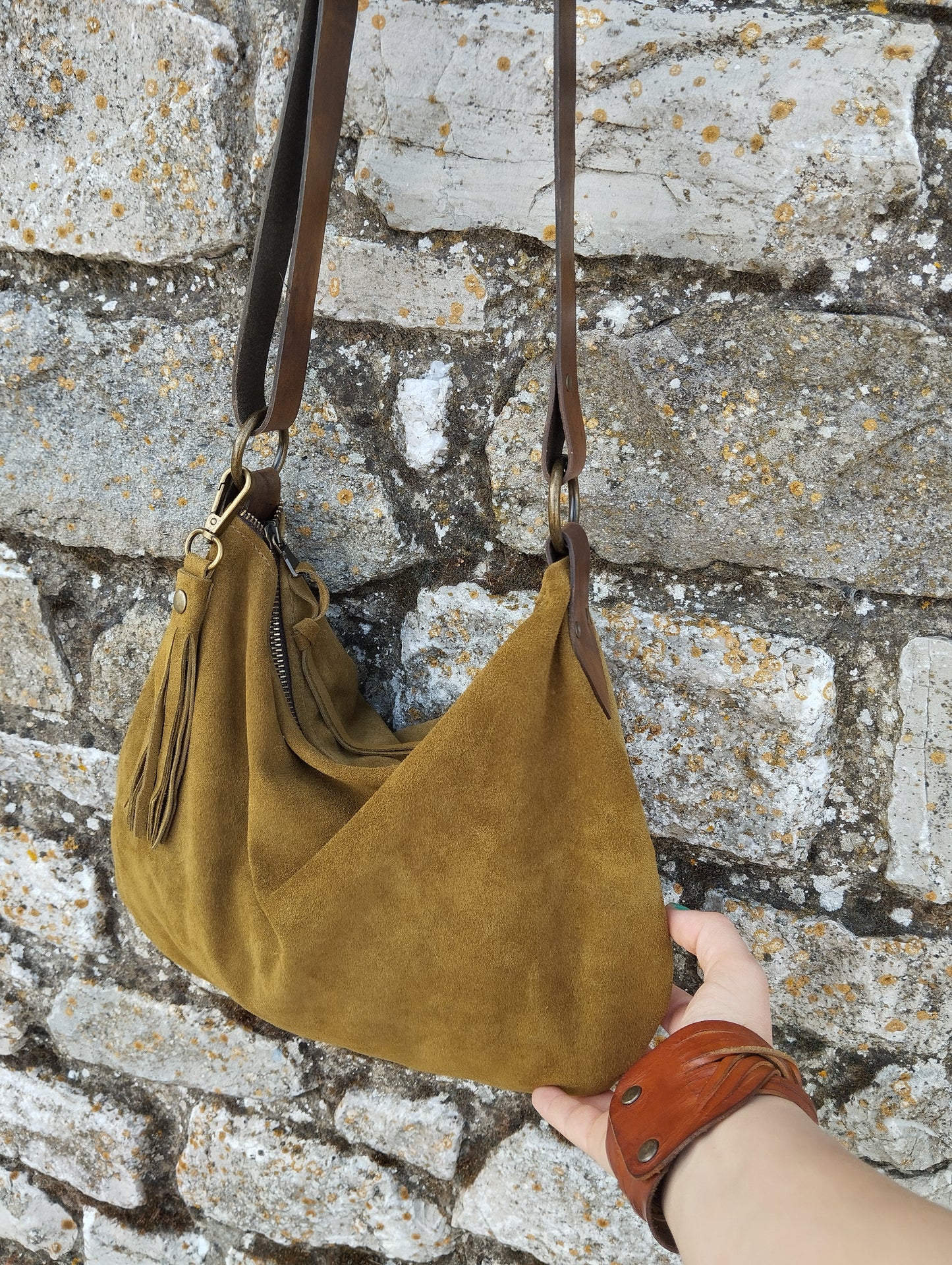 Borsa Hobo, taglia media in pelle scamosciata verde oliva